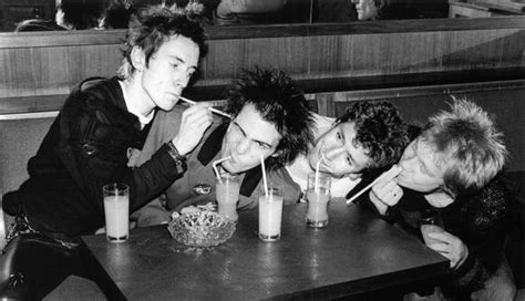6 De Novembro De 1975 Sex Pistols Inauguram A Era Do Punk Na