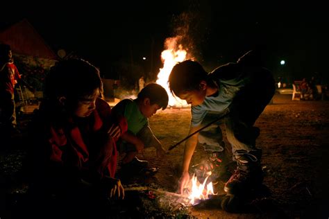 kid playing  fire group picture image  tag keywordpicturescom