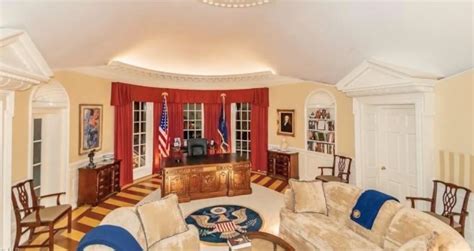 massive  bedroom mansion  sale  million   hides secret fit   president