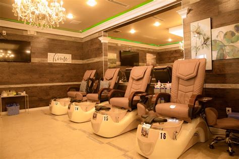 grand lux nail lounge    reviews eyelash service