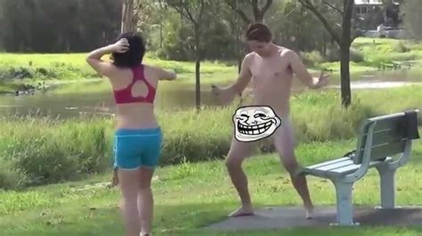lihat reaksi gadis ini saat lihat cowok ganteng telanjang youtube