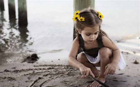 girl playing   beach wallpapers
