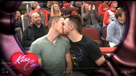 Chicago Bulls Feature A Same Sex Kiss On Pride Night Kiss Cam Youtube