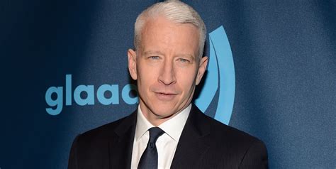 Cnn Anchor Anderson Cooper Isn T Voting For Hillary Or