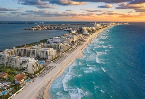 top  beachfront resorts  cancun starting   hotelscombined
