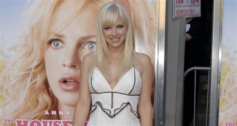 Anna Faris Is Tweeting Hilarious Behind The Scenes House Bunny Details