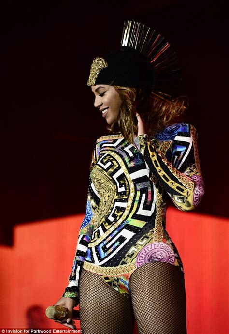 jay z hints that beyonce is pregnant expecting their