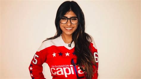 porn star mia khalifa publicly posts dm from the man who wants to kill the internet as we know