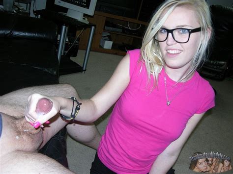 handjob amateur in action page 13