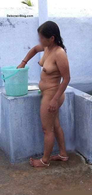 indian aunty open bathing