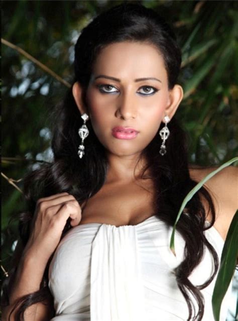 Indian Beauties Sanjana Singh