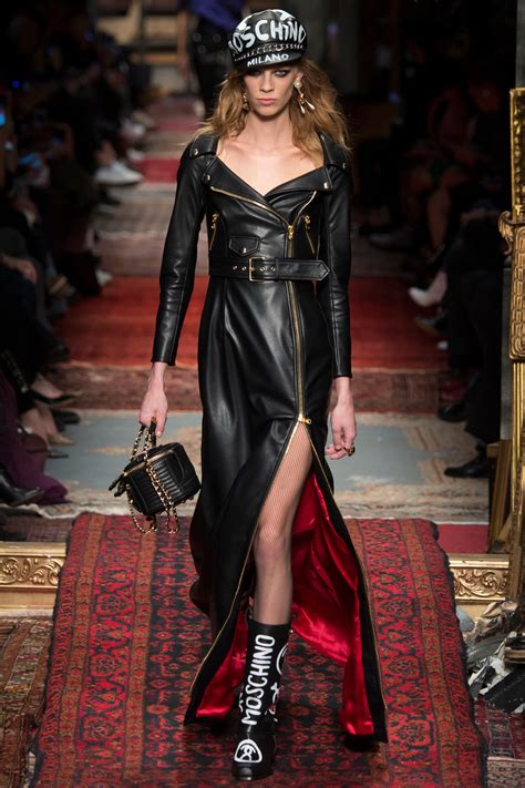 moschino fall  ready  wear collection  vogue