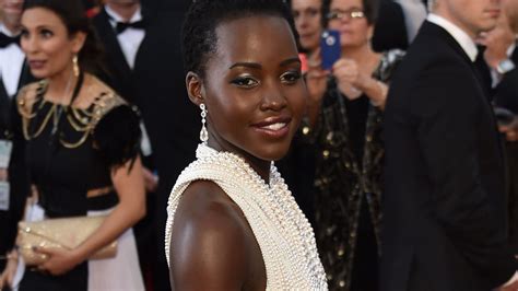 Lupita Nyongo O S Oscars Dress Found In Hotel Toilets After Being