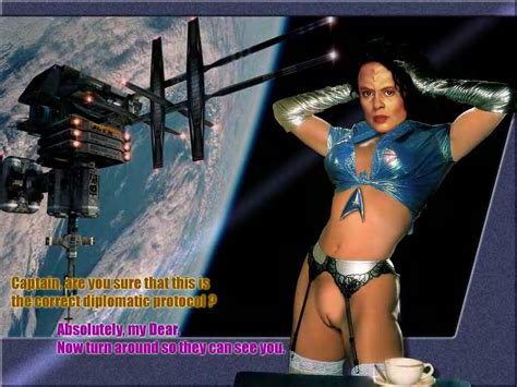 Star Trek Voyager Captain Janeway Hot Girl Hd Wallpaper