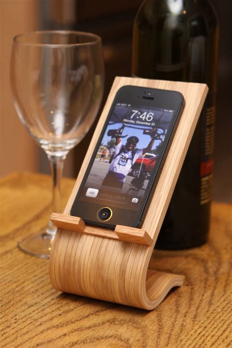curved wood smartphone stand bespokebug