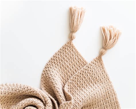 modern easy chunky crochet throw  pattern   frills