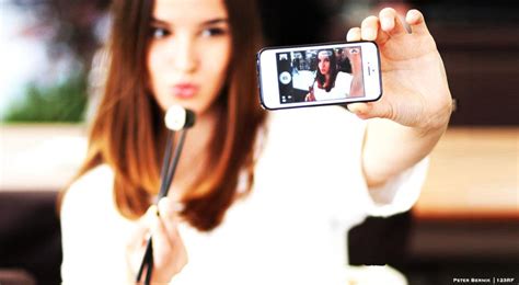 selfies with food 7 tips to take a good selfie