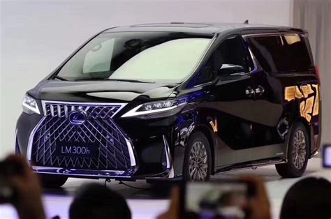 Lexus Pastikan Kembaran Toyota Alphard Bukan Kejutan Di Giias 2019 Ada