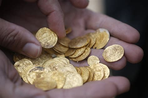 divers discover huge hoard  gold coins  israeli coast