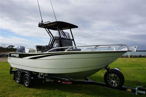 extreme  center console fishing boat