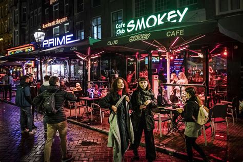 amsterdam marijuana rules city   restrict tourists  pot shops bloomberg
