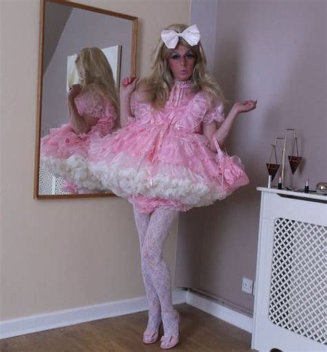 sissymaid in his pink frilly dress sissytv