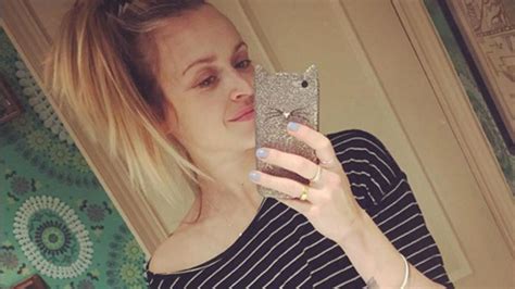 fearne cotton ditches makeup for a fresh faced selfie after encouraging