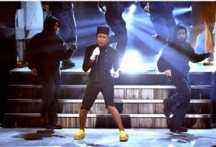 [video] pharrell williams grammy performance — brings down house with ‘happy hollywood life