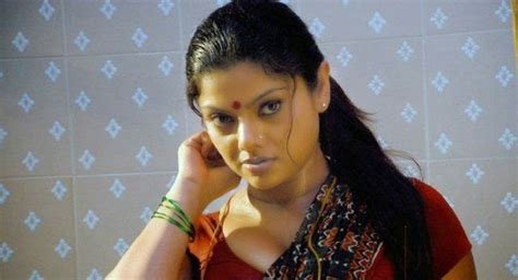 Mallu Aunties Hot Actress Photos In Blouse And Sexy Saree