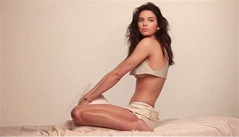 Kendall Jenner Poses Topless In Bts Shoot For Gq Magazine