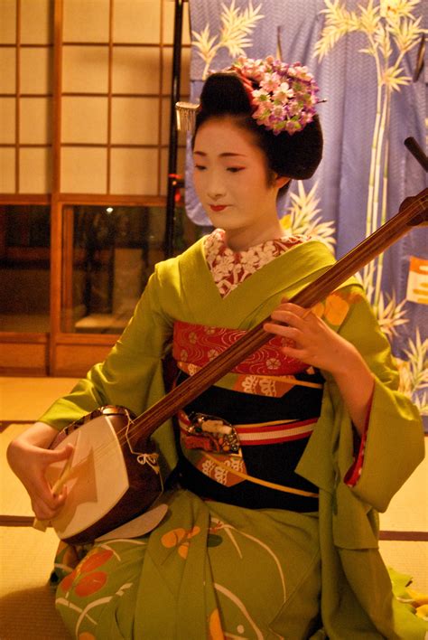 image maiko playing shamisen geisha world wiki