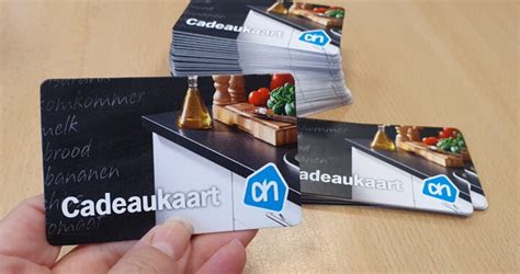 klanten voedselbank krijgen boodschappenkaart voor extraatje voedselbank houten