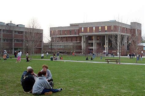 Massachusets College Gives Free Tuition To Illegal