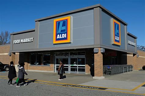 aldi  open     grocery stores     year