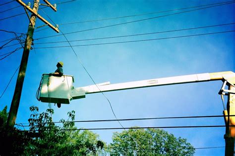 utility companies  working  restore service arlnowcom