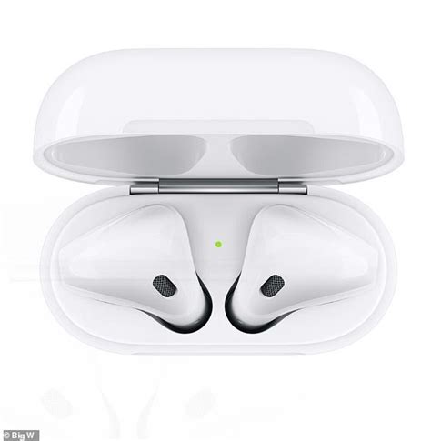 big  launches apple airpods     youll    quick daily mail