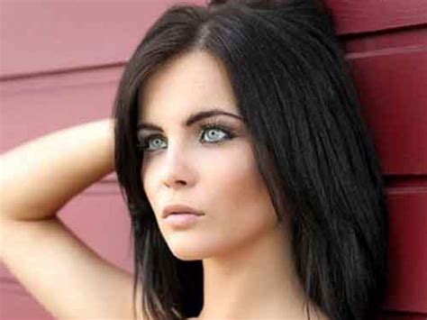 emma glover how tall is she height weight and body measurements