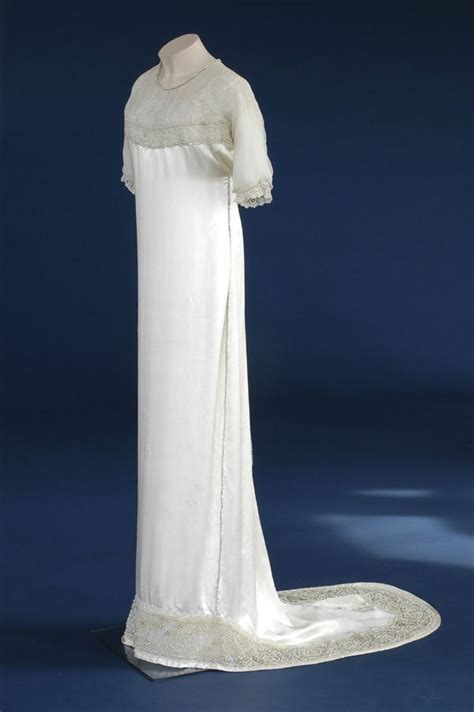 fashions  history wedding gowns vintage vintage bride bridal gowns  wedding vintage