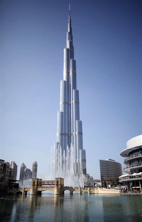 worlds tallest building burj khalifa sways  creaks   storm