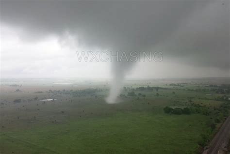 incredible drone footage   tornado  oklahoma techwalla