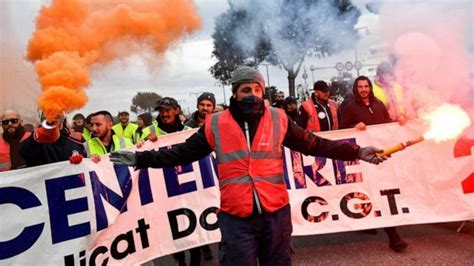 Mass Strikes Take Place Across France Against Pension Reforms Abc13