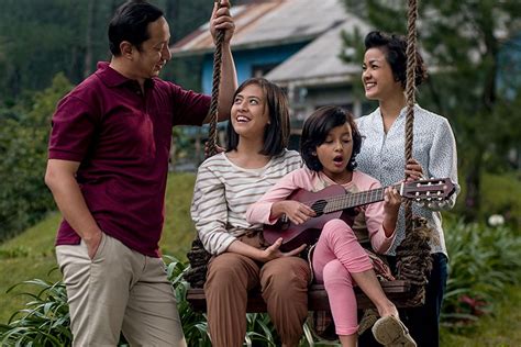 ‘keluarga cemara to premiere at yogyakarta film festival