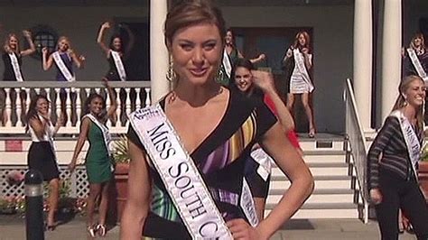 Miss Lebanon Distances Herself From Miss Israel Photo