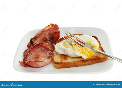 gestroopt ei en bacon stock foto image  maaltijd plakje
