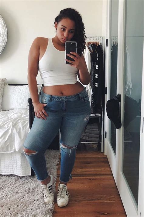 thick girl summer lookbook outfit ideas mom jeans crop