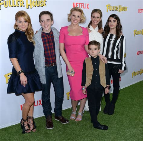 50 Best Comedy Tv Shows On Netflix Fuller House Debuts