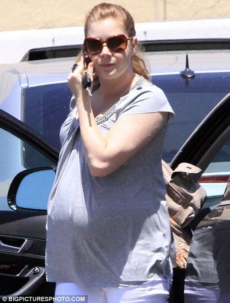 amy adams looks ready to give birth any day now daily mail online