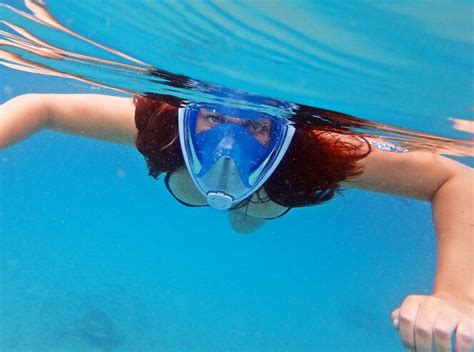 review snorkelen met het snorkelmasker easybreath strandmeisje