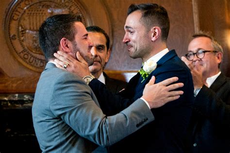 update court lifts stay on gay marriage in calif brown