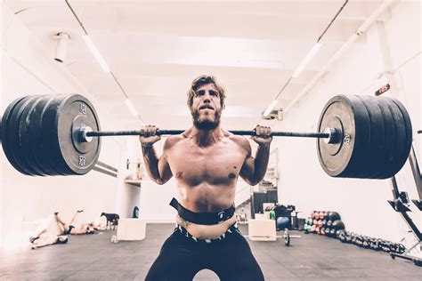 will lifting heavier weights build muscle size faster